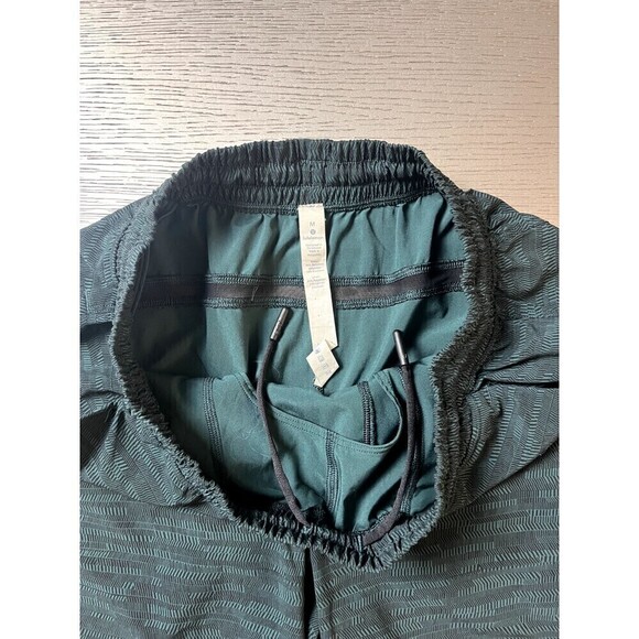 Lululemon Men’s Green/Black Pace Breaker Short 9" Linerless Size Medium - Picture 3 of 8